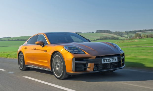 Porsche Panamera Turbo E-Hybrid & Turbo S E-Hybrid Review 2025 ، قیمت و مشخصات