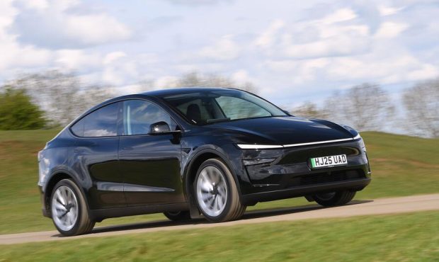 WATCH: بررسی Tesla Model Y 'Juniper': پرفروش EV کمتر از همیشه آزار دهنده است